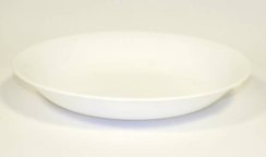 Hluboký plastový talíř o průměru 22 cm